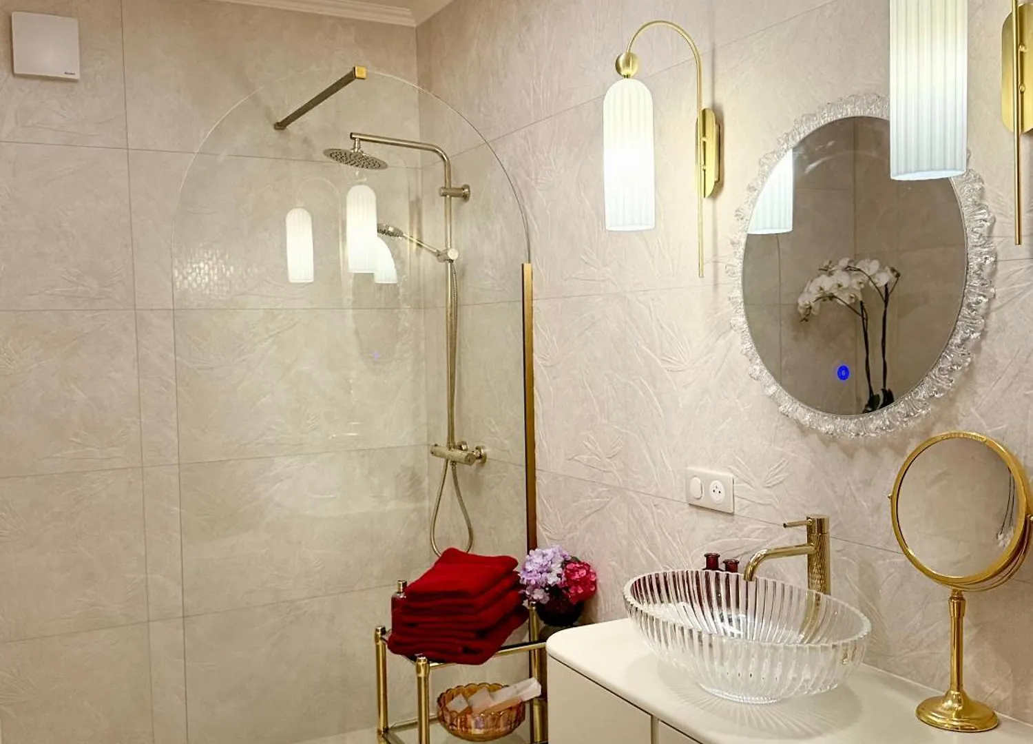 Rare, Private Garden, 2Bdr, Monaco Border Apartman Beausoleil Franciaország