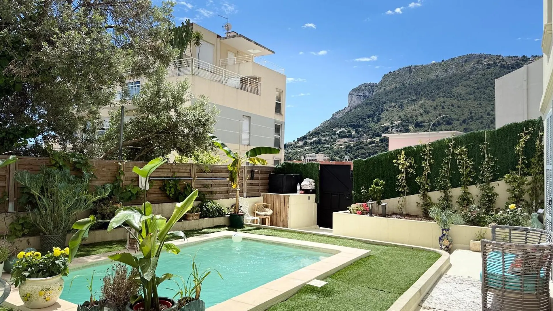 Rare, Private Garden, 2Bdr, Monaco Border Apartman Beausoleil